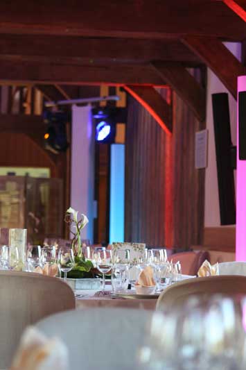 décoration de table et de salle pour réception privée