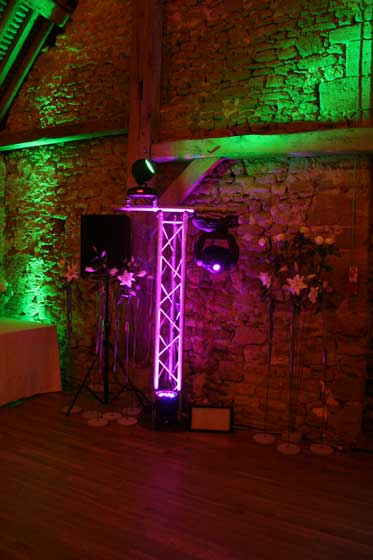 totem avec lyre à led et mds 250